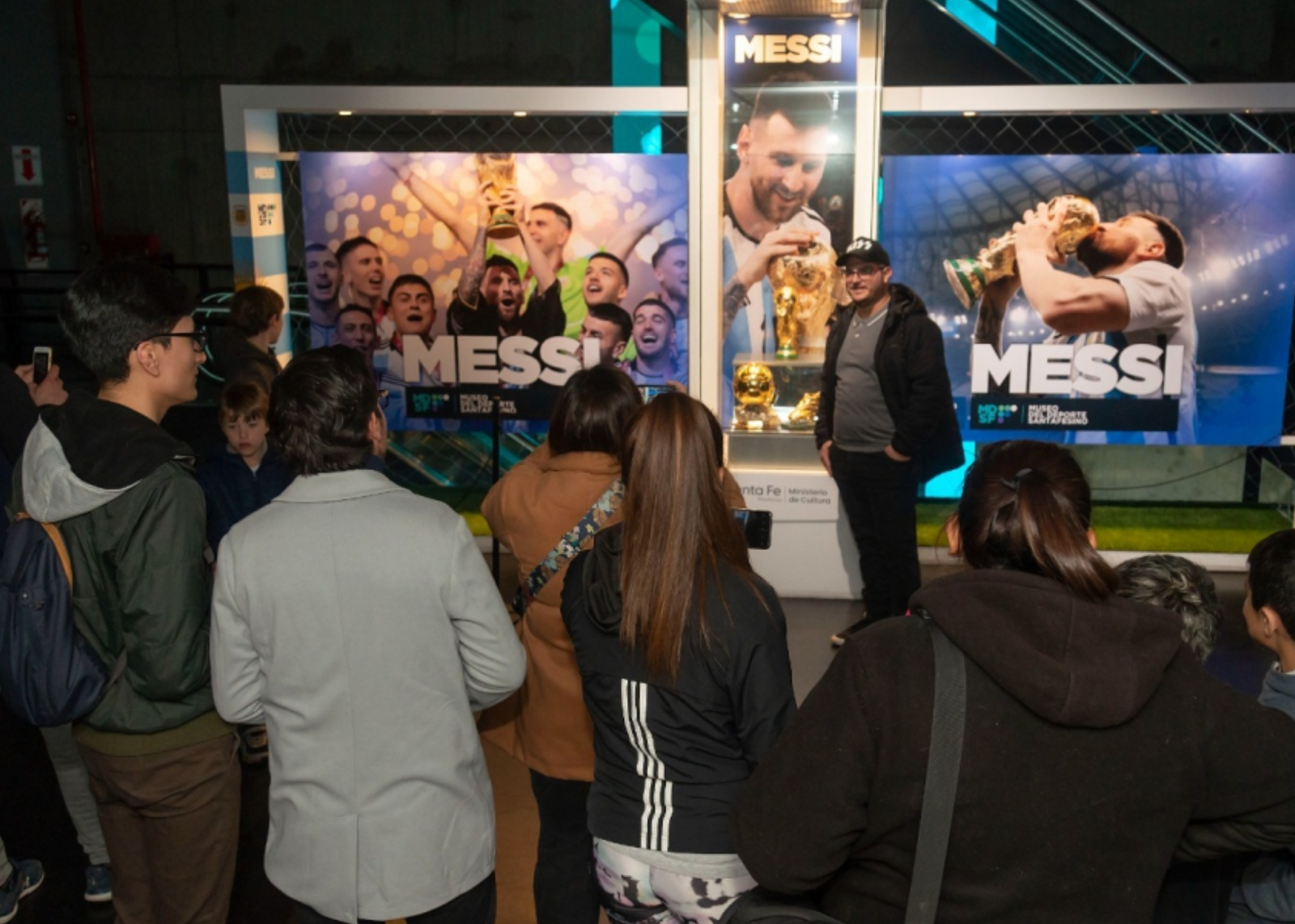 Una multitud visitó el stand de Messi en el Museo del Deporte Santafesino